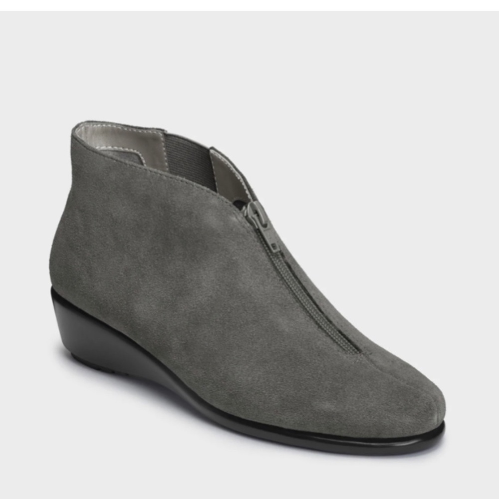Aerosoles Allowance Wedge Gray Bootie Gently Used Sz 9